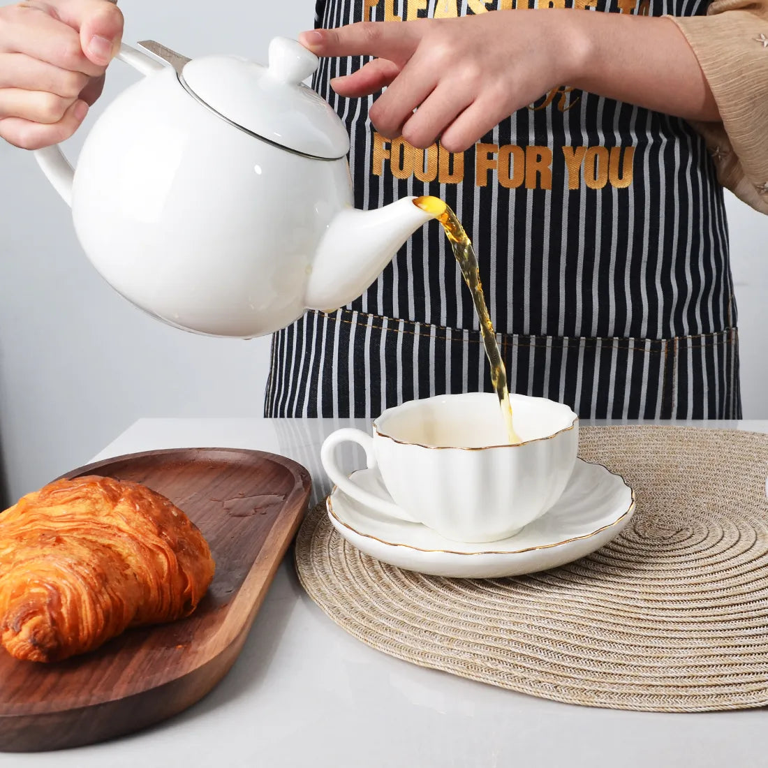 SWEEJAR Porcelain Teapot with Infuser Lid