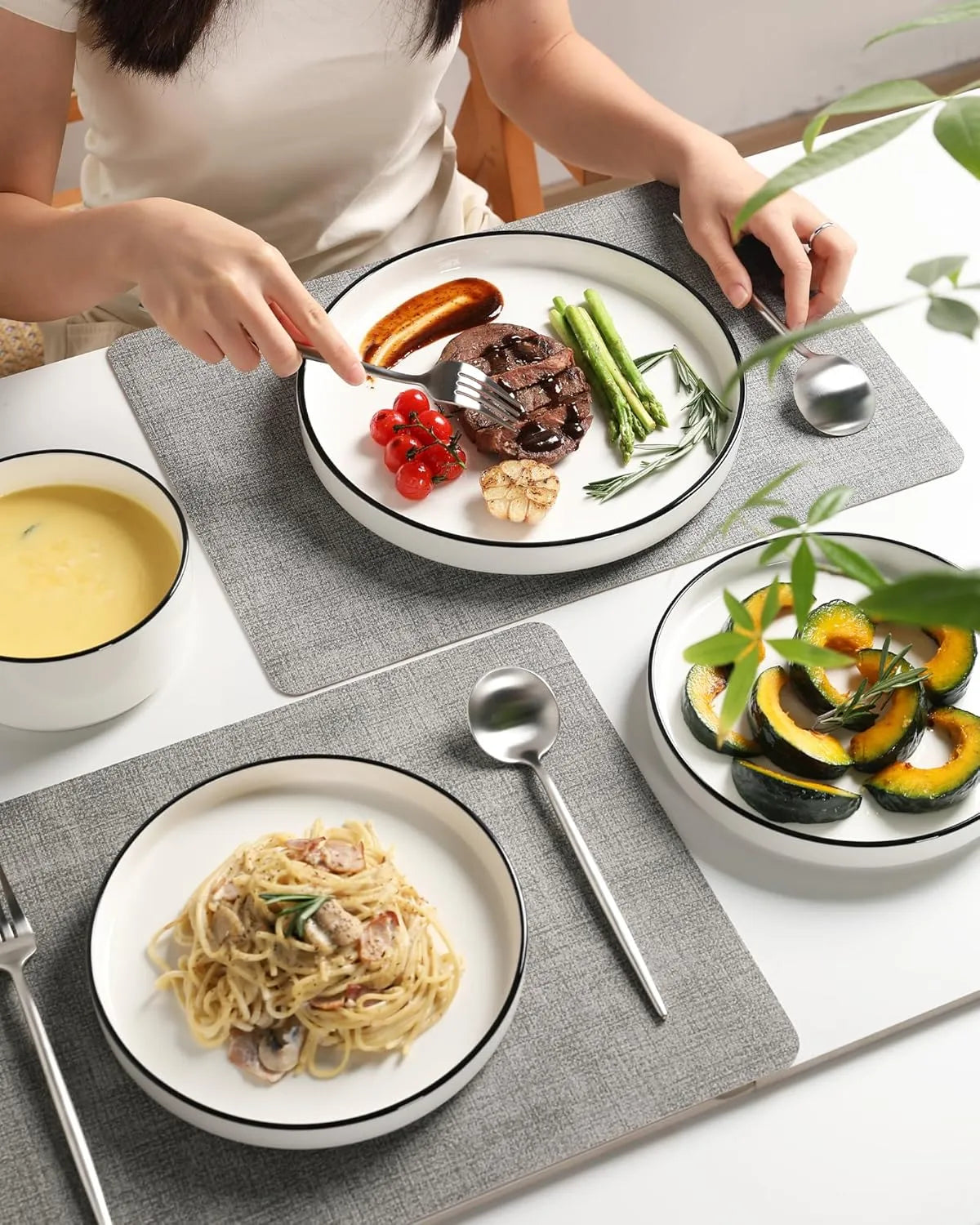 Sweejar Porcelain Dinnerware Sets | Black Rim