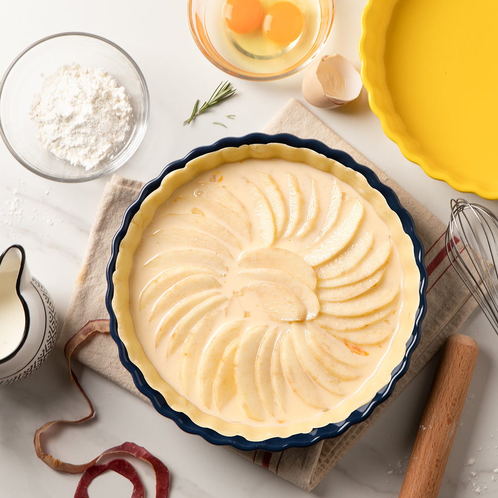 SWEEJAR Porcelain Pie Pan, 9.5-inch Round Corrugated Tart Dish, Non-sticky Ceramic Quiche Plate, Suitable for Baking Apple Pie, Cheese Sweet Potato Pie, Chicken Pot Pie, Crustless Quiche