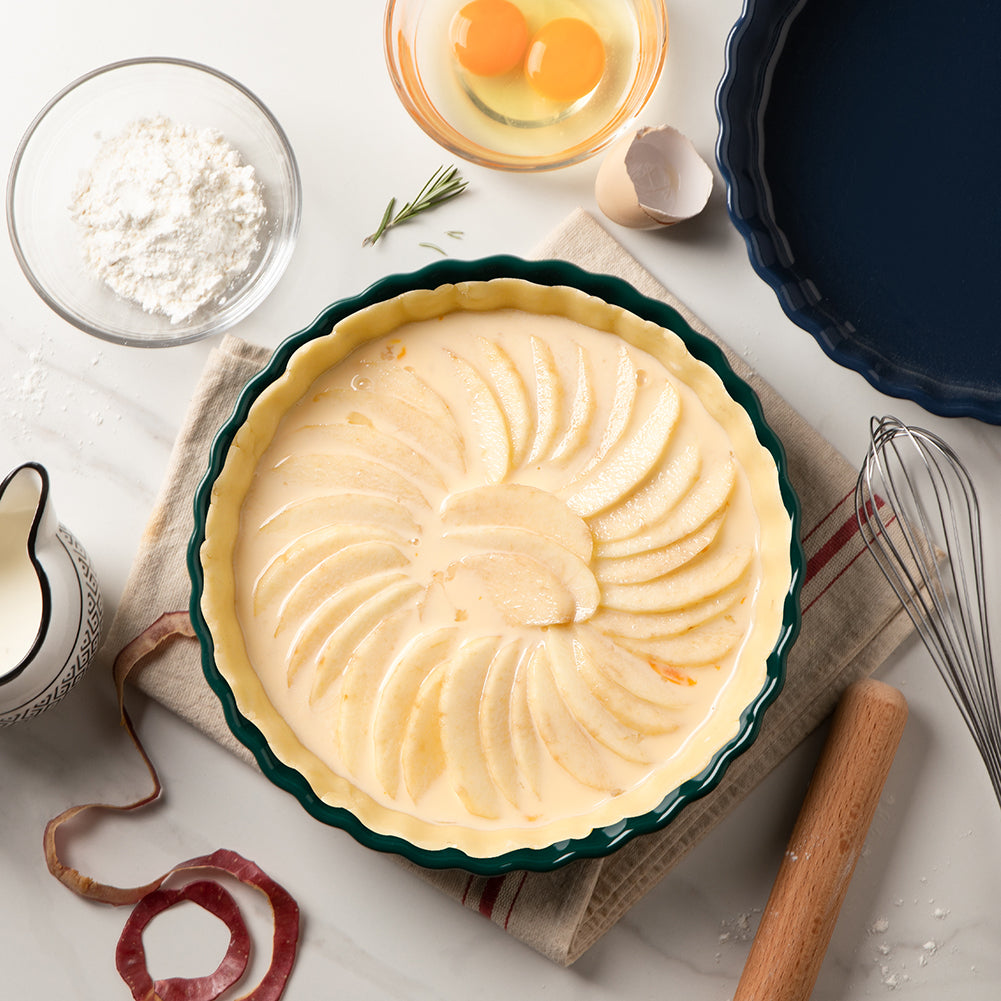SWEEJAR Porcelain Pie Pan, 9.5-inch Round Corrugated Tart Dish, Non-sticky Ceramic Quiche Plate, Suitable for Baking Apple Pie, Cheese Sweet Potato Pie, Chicken Pot Pie, Crustless Quiche